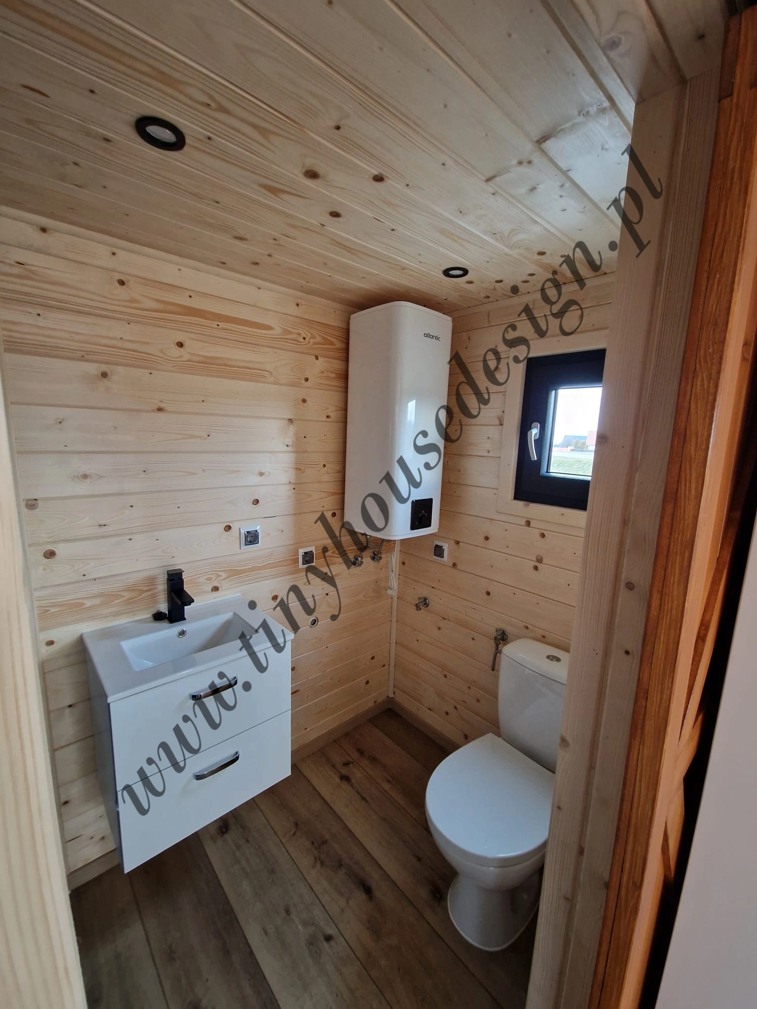 Domek mobilny tiny House - łazienka