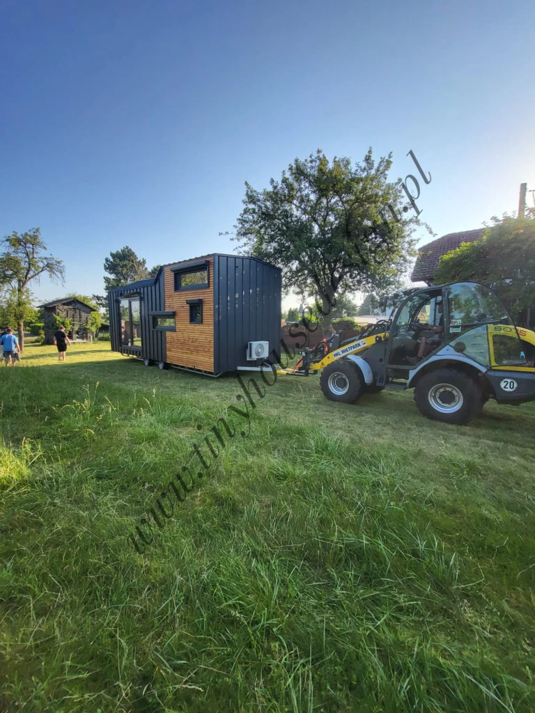 Transport domku mobilnego Tomek na docelowe miejsce.