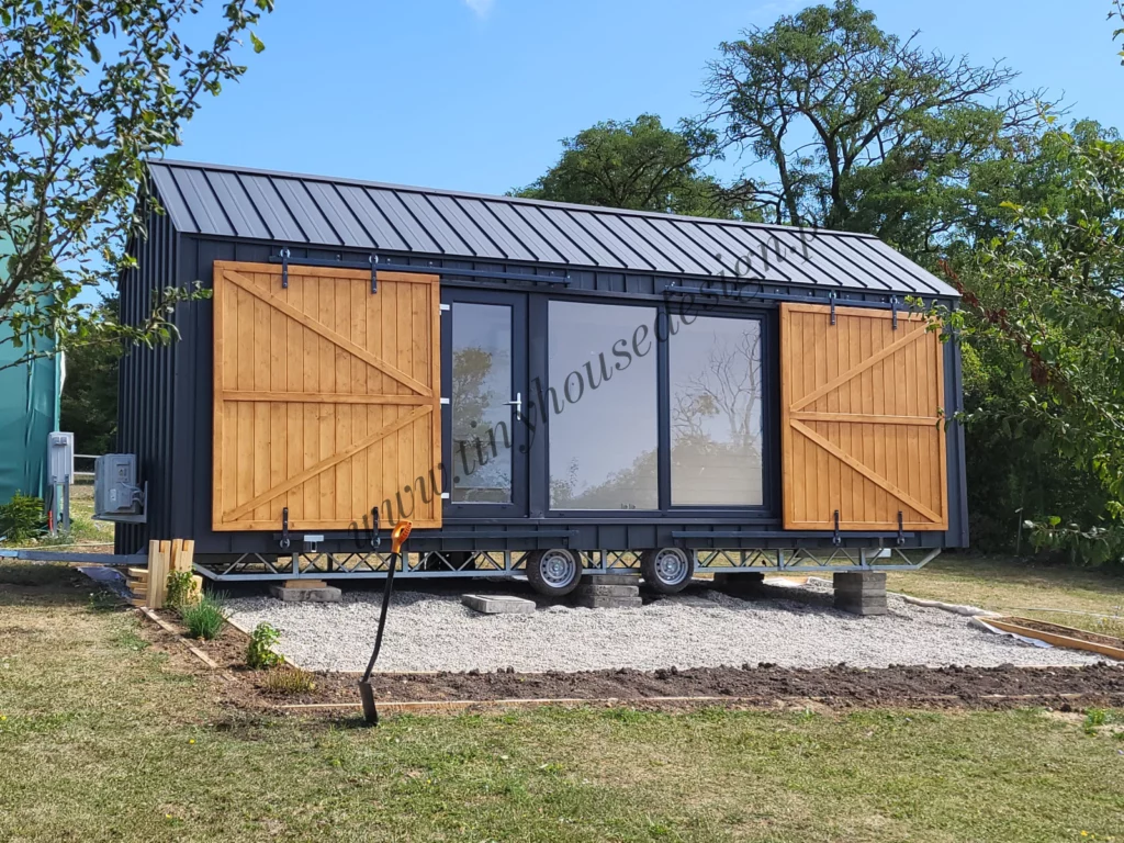 przesuwne drzwi tarasowe w mobilnym domku