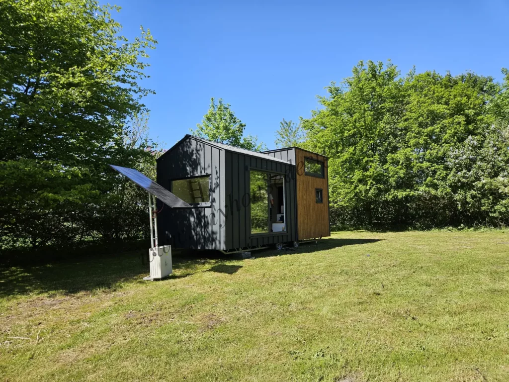 działka rekreacyjna z domkiem na kołach