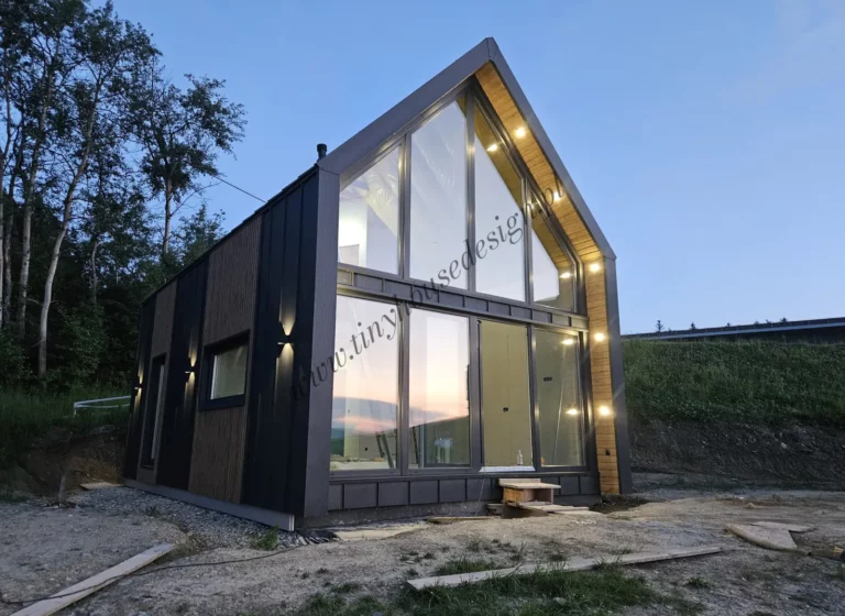 Oświetlony Domek szkieletowy od Tiny House Design