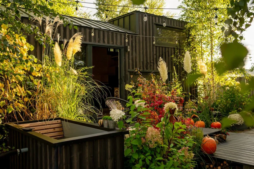 Domek mobilny Tomek Shadow w pięknym otoczeniu zieleni